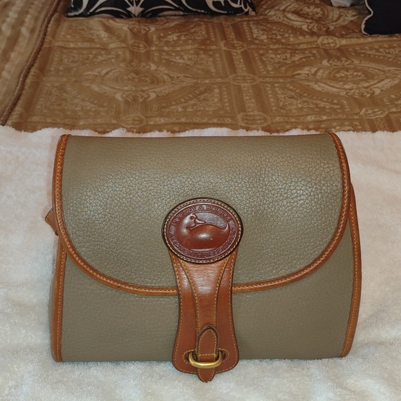 Dooney & Bourke Handbags - Vintage Dooney and Bourke Essex bag